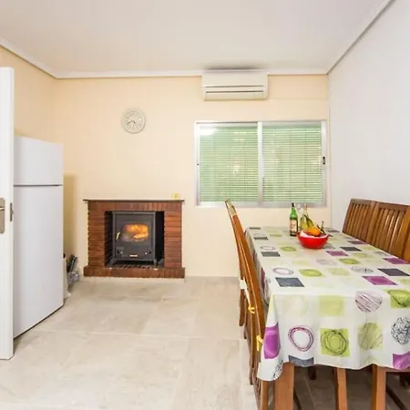 Charming 3 Bedroom In W Private Pool & Garden Villa Lliria